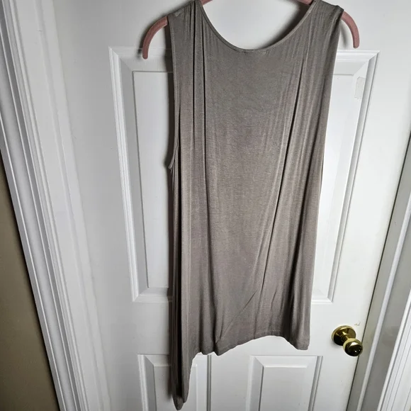 LOGO Women Top and Asymmetrical Tank Size Large - Picture 4 of 7